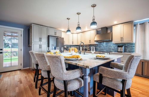 Green Lake House | 4-Bed Modern Home with Rooftop, Covered Deck, Large Backyard & Central Location