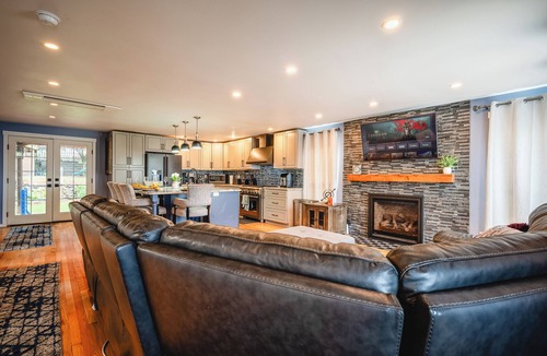 Green Lake House | 4-Bed Modern Home with Rooftop, Covered Deck, Large Backyard & Central Location