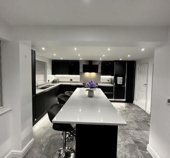 Colchester Apartment | 4 bed private home in Colchester