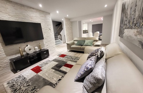 Saint Henri House | 4 Bed Rooms Town House, 2.5 Bathrooms with Parking .