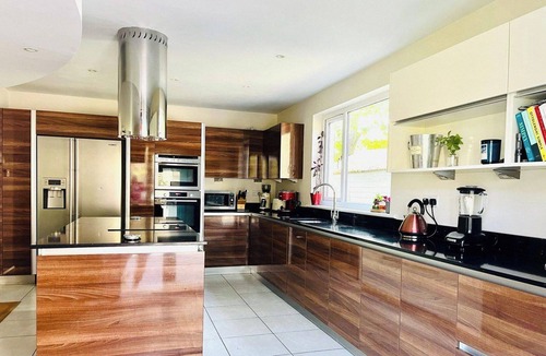 Broughty Ferry House | 4-Bed Seaside Dream House - Sleeps 8 & Parking