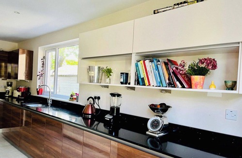 Broughty Ferry House | 4-Bed Seaside Dream House - Sleeps 8 & Parking