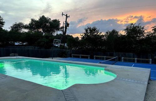 Shearer Hills - Ridgeview House | 4 Bed sleeps 12 -Sea world-Six Flags-Down Town - Emerald Oasis