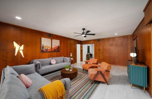 Shearer Hills - Ridgeview House | 4 Bed sleeps 12 -Sea world-Six Flags-Down Town - Emerald Oasis