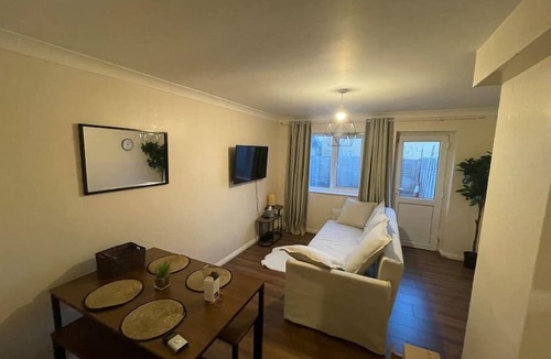 Greenwich House | 4 bed Townhouse- Free parking