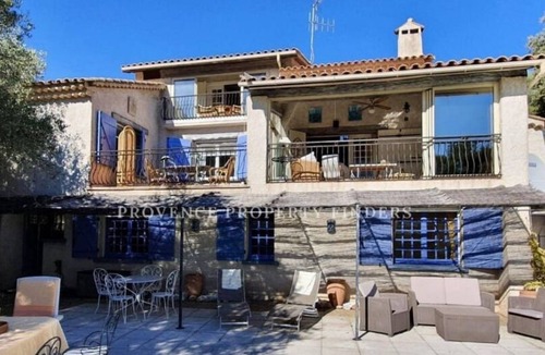 Les Arcs-sur-Argens House | 4 Bed Villa - Sleeps 8 - Pets - Pool - Parking
