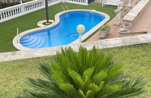 Mas Altaba Villa | 4 Bed Villa - Sleeps 8 - Pool - HotTub - Garden