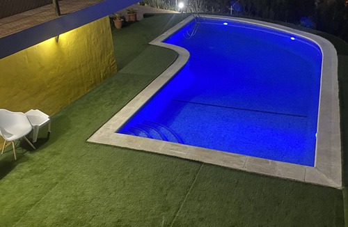 Mas Altaba Villa | 4 Bed Villa - Sleeps 9- Pool - Garden - Parking