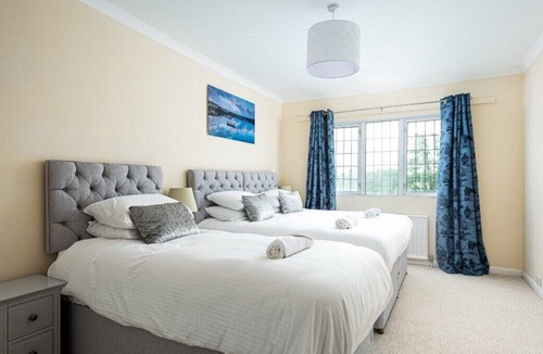 Stanton Drew House | 4 bed with Hot tub, games room.