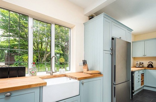 Stanton Drew House | 4 bed with Hot tub, games room.