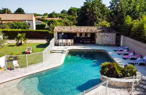 Saint-Paulet-de-Caisson House | 4 bedroom accommodation in Saint-Paulet-de-Caisso