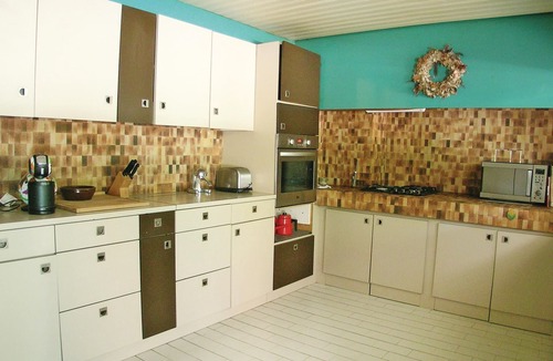 Saint-Georges-sur-Baulche House | 4 bedroom accommodation in St Georges sur Baulche