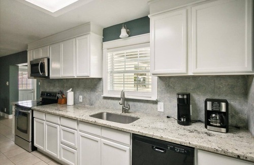 Lakeview  Jefferson County House | 4 bedroom 2 bath home in Bridge City
