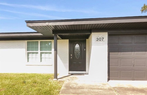 Lakeview  Jefferson County House | 4 bedroom 2 bath home in Bridge City