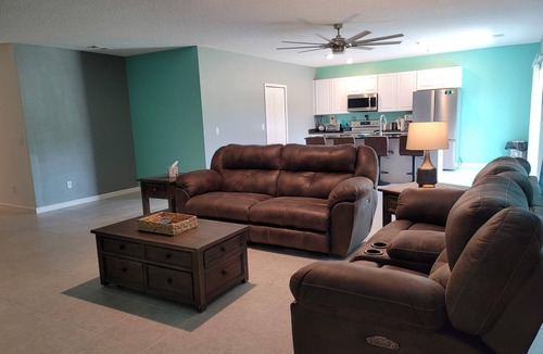 Kingsland House | 4 Bedroom 2 Bath Home