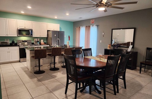 Kingsland House | 4 Bedroom 2 Bath Home
