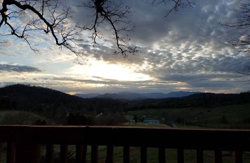 Franklin Cabin | 4 Bedroom 2 Bath rustic cabin