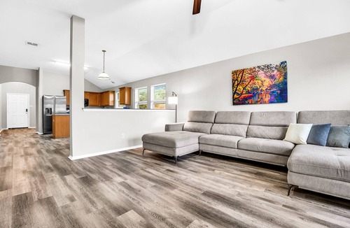 Lancaster House | 4 Bedroom 2 Bath, Workspace, King Bed, Pets OK