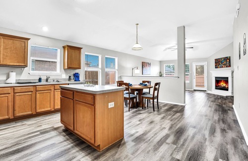 Lancaster House | 4 Bedroom 2 Bath, Workspace, King Bed, Pets OK