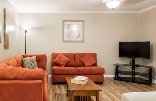 Shenandoah House | 4 Bedroom 2 Bathroom Comfortable Furnished Home 4630 N fuller Pl