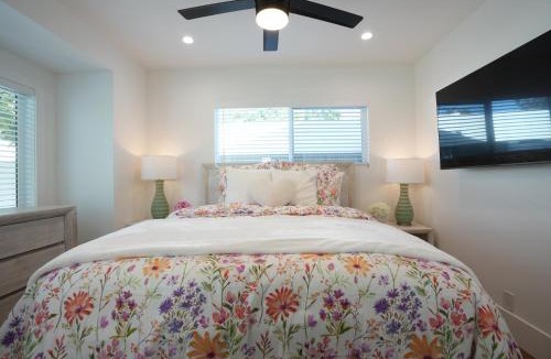 Orange House | 4 bedroom, 2 bathrooms