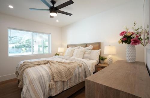 Orange House | 4 bedroom, 2 bathrooms