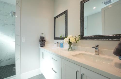 Orange House | 4 bedroom, 2 bathrooms
