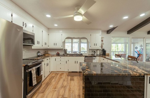 Heber Springs House | 4 Bedroom + 3.5 Bathroom Greers Ferry Lakefront Home in Heber Springs!
