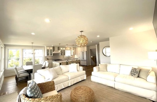 Gold Coast Condo | 4 bedroom, 3 bath beach front property