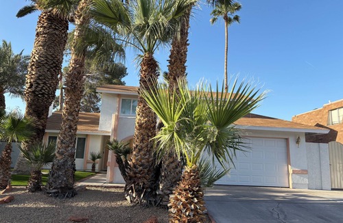 Winchester House | 4-bedroom 3 bath house with pool just minutes away from the strip and downtown.