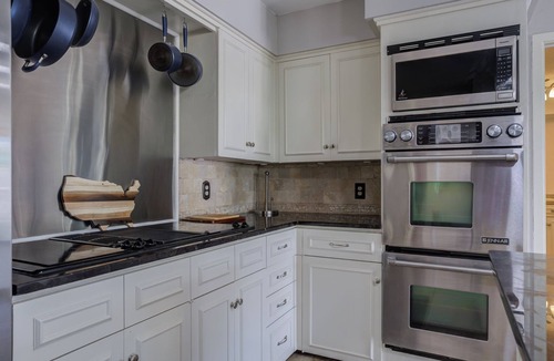 Lubbock House | 4-bedroom 3 bath modern house on Lakeridge golf course in Lubbock with WiFi, AC