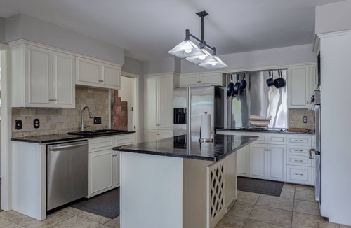 Lubbock House | 4-bedroom 3 bath modern house on Lakeridge golf course in Lubbock with WiFi, AC