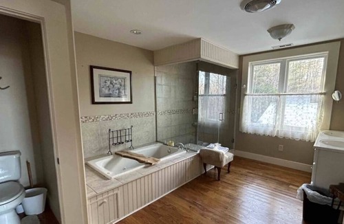 Tiger House | 4 Bedroom 3 Bath Mountain View