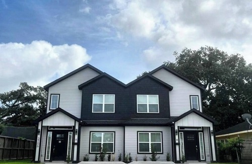 Greater Third Ward House | 4 Bedroom/4.5 Bathroom, Unit A Newly Built - Med Center/NRG/Downtown/UH