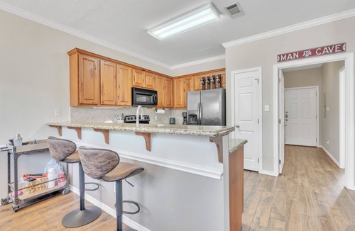 Glenhaven Condo | 4-Bedroom, 4-Bath Condo in Charming College Station- 2.7 Miles From Campus