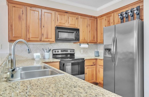 Glenhaven Condo | 4-Bedroom, 4-Bath Condo in Charming College Station- 2.7 Miles From Campus