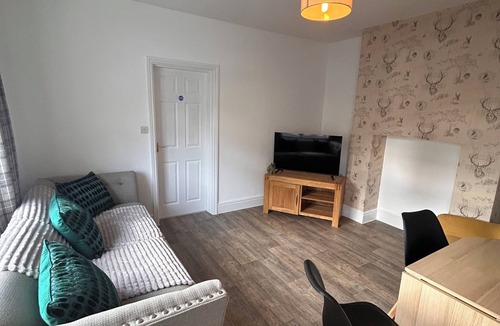 Goole House | 4 bedroom 5 double beds 2 bathroom contractor haven