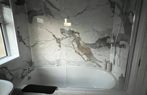 Goole House | 4 bedroom 5 double beds 2 bathroom contractor haven