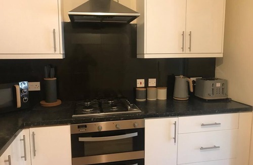 Streatham Apartment | 4 Bedroom, 8 bed apartment,Free parking