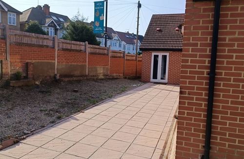 Streatham Apartment | 4 Bedroom, 8 bed apartment,Free parking