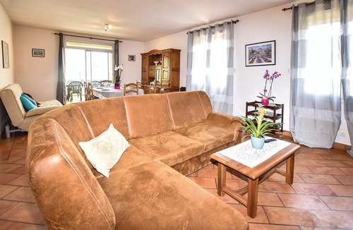 Caumont-sur-Durance House | 4 bedroom accommodation in Caumont sur Durance