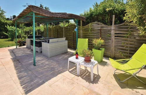 Caumont-sur-Durance House | 4 bedroom accommodation in Caumont sur Durance