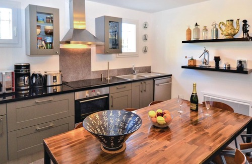 Pont-Saint-Esprit House | 4 bedroom accommodation in Pont Saint Esprit