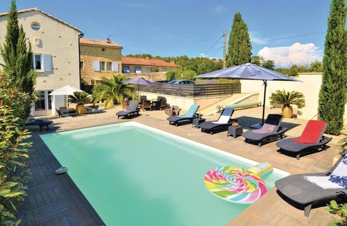 Pont-Saint-Esprit House | 4 bedroom accommodation in Pont Saint Esprit