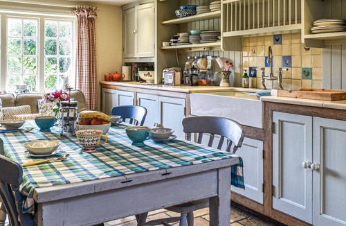 Farley Cottage | 4 bedroom accommodation in East Grimstead