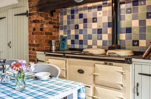 Farley Cottage | 4 bedroom accommodation in East Grimstead