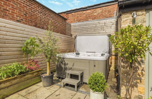 Ault Hucknall Cottage | 4 bedroom accommodation in Chesterfield