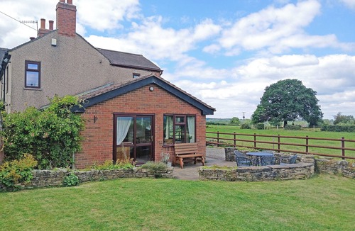 Forsbrook Cottage | 4 bedroom accommodation in Kingsley Moor
