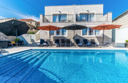 Popovici House | 4 bedroom accommodation in Radovcici