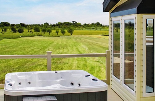 Mablethorpe Ski Chalet | 4 bedroom accommodation in Mablethorpe